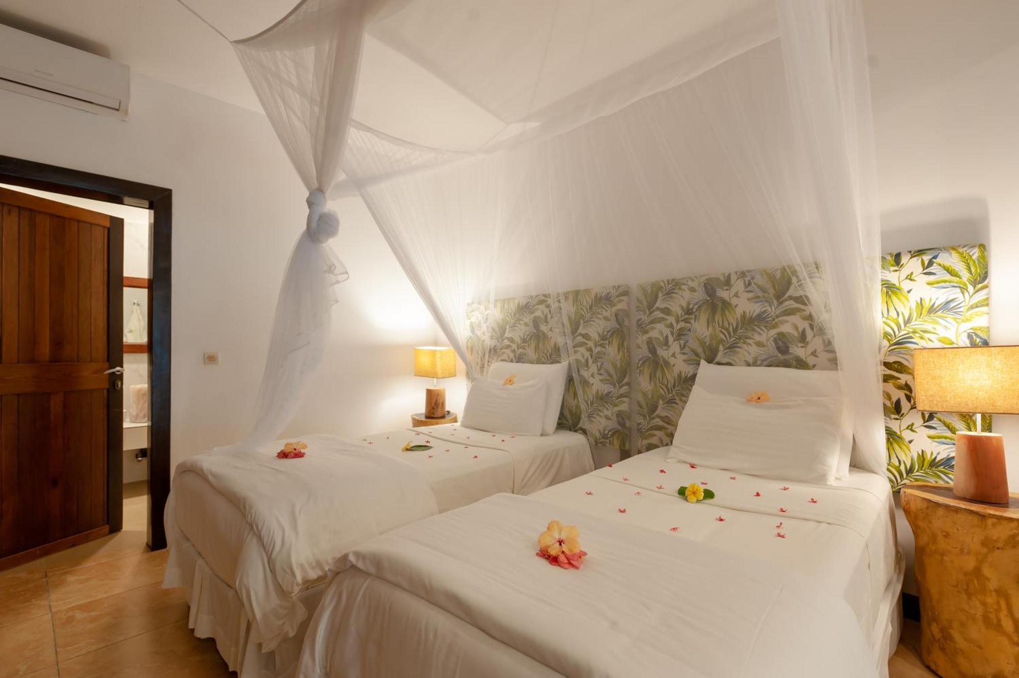 Nosy Be Hotel & Spa Ambondrona  ภายนอก รูปภาพ