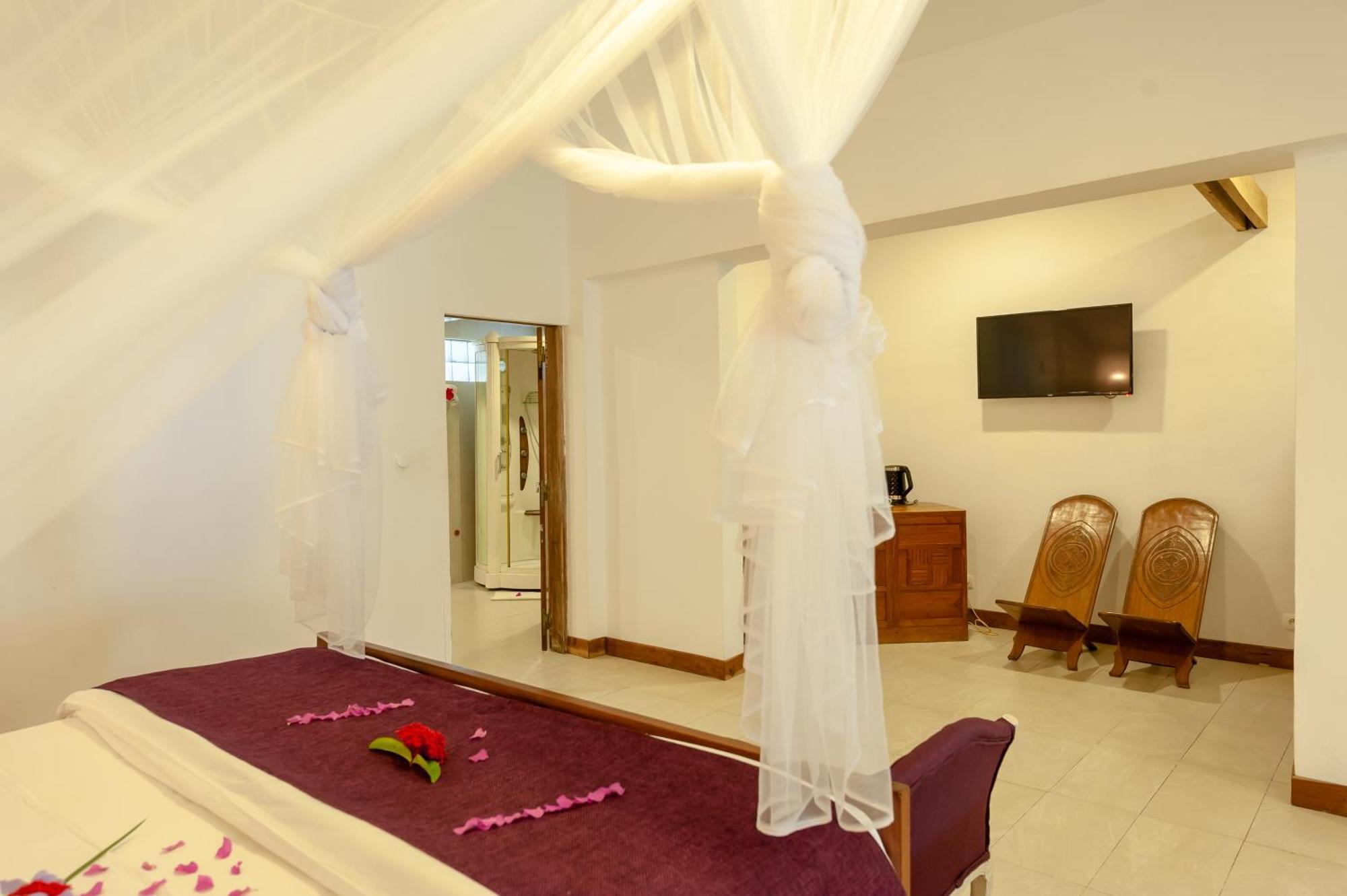 Nosy Be Hotel & Spa Ambondrona  ภายนอก รูปภาพ