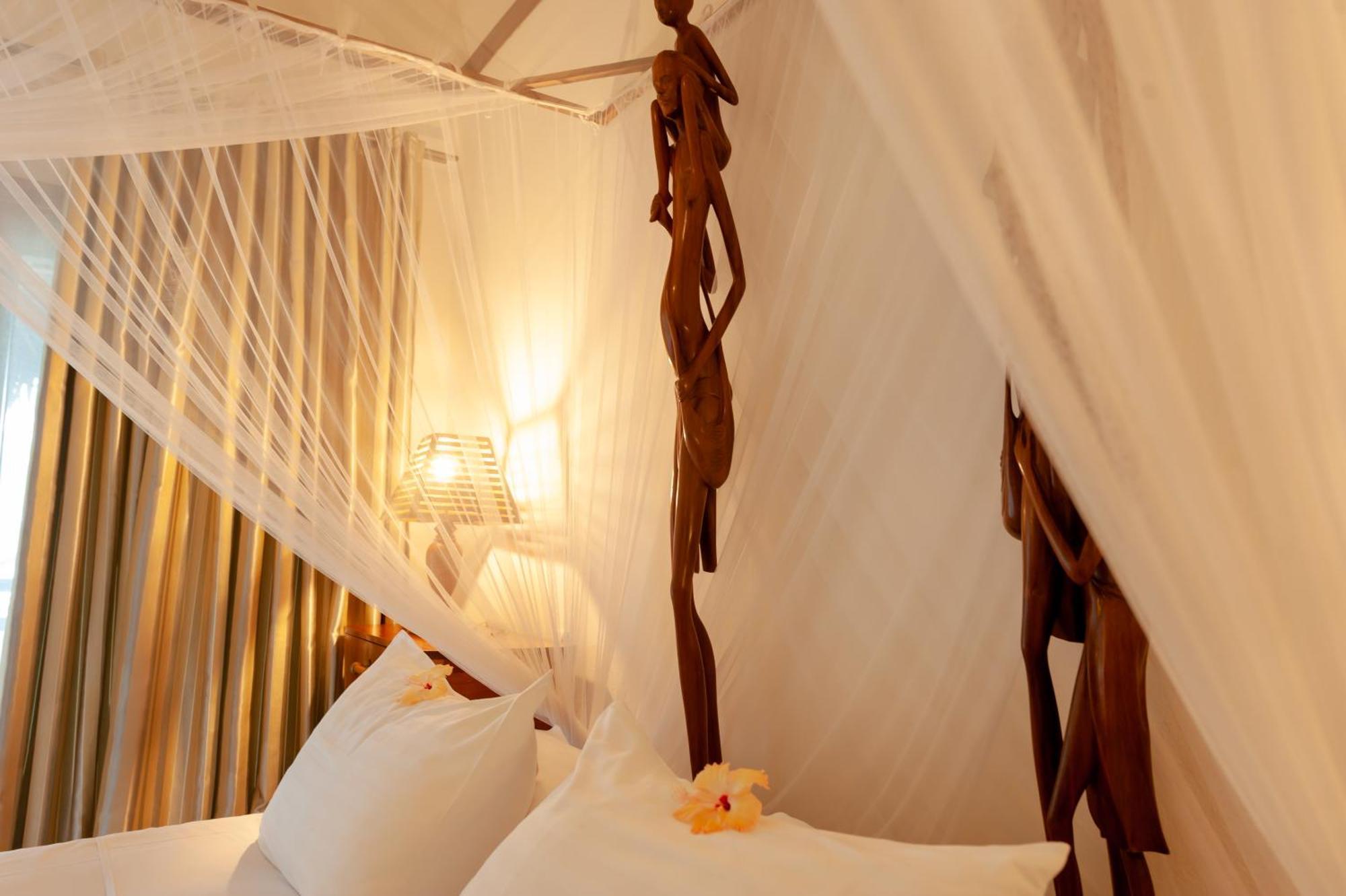 Nosy Be Hotel & Spa Ambondrona  ภายนอก รูปภาพ